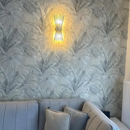 Villa Luxury Big In With Pool Skmaxx