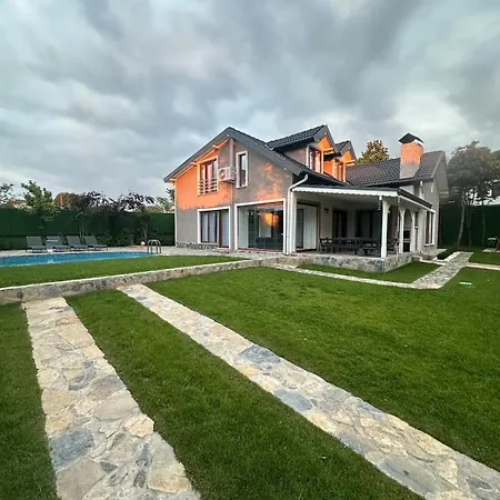 Villa Luxury Big In With Pool Skmaxx