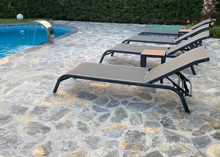 Villa Luxury Big In With Pool Skmaxx