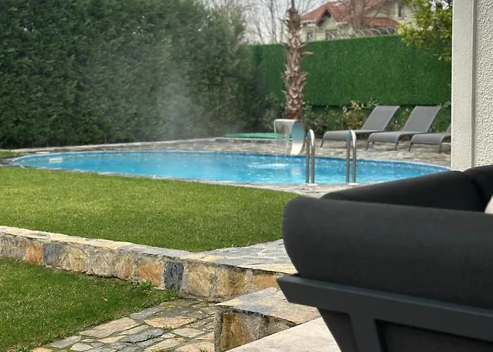 Villa Luxury Big In With Pool Skmaxx *