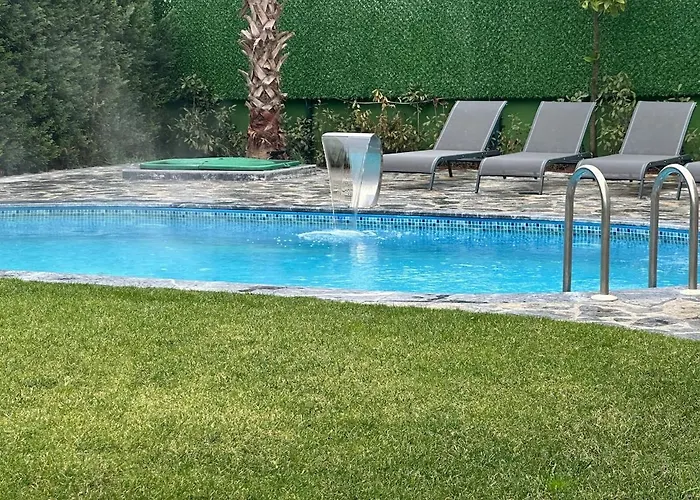 Villa Luxury Big In With Pool Skmaxx *