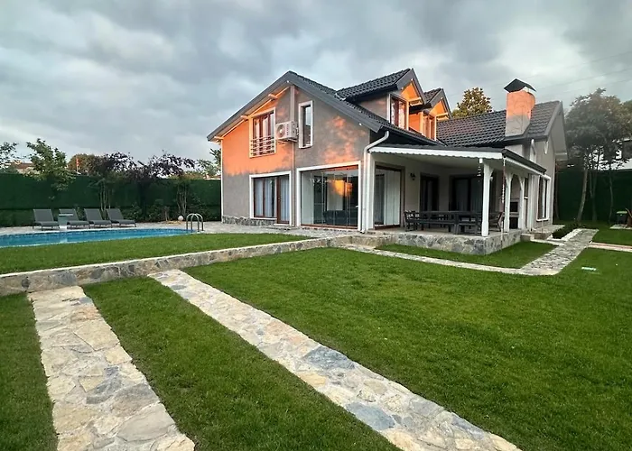 Villa Luxury Big In With Pool Skmaxx