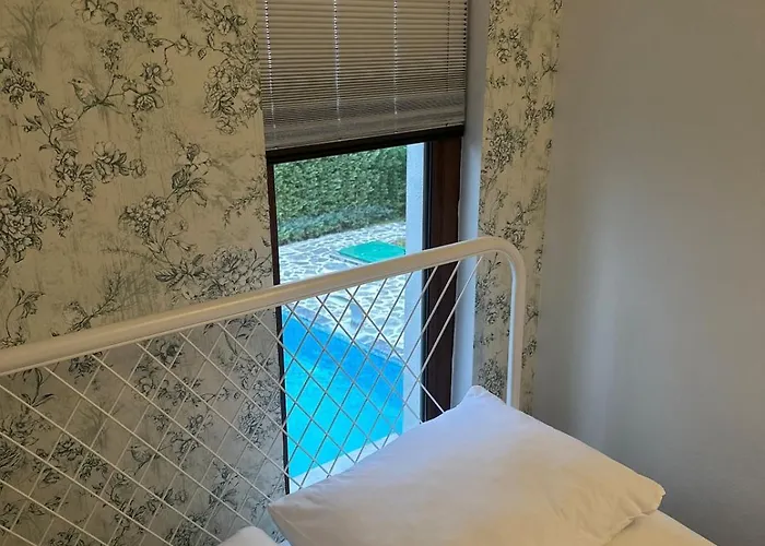 Villa Luxury Big In With Pool Skmaxx